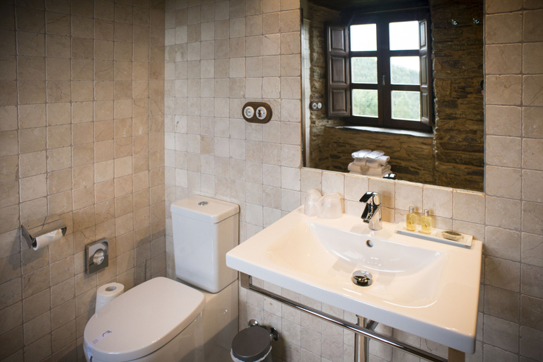 Bathroom 4, Casona de Labrada, Lugo