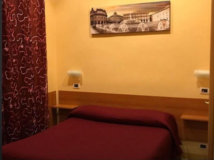 Bedroom 2, Albergo Parigi, Genova