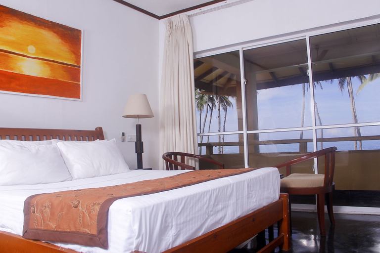 Bedroom 4, Sanmali Beach Hotel, Mahawewa