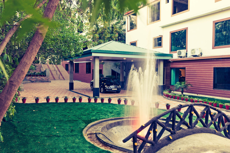 The Byke Grassfield Resort With Outdoor Pool, Shyam Nagar, Jaipur