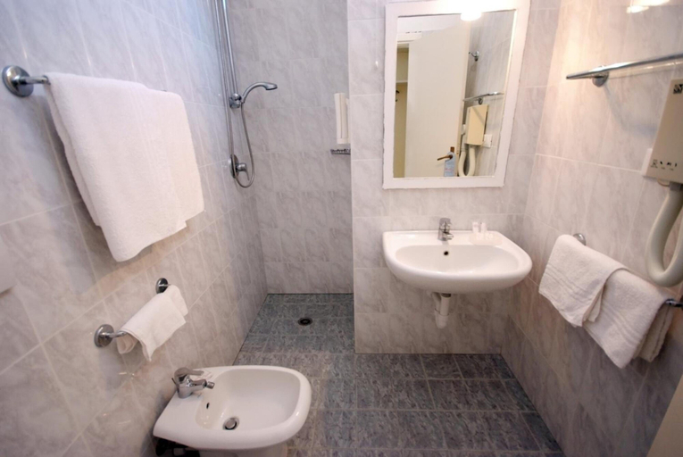Bathroom 4, Hotel Dino, Livorno