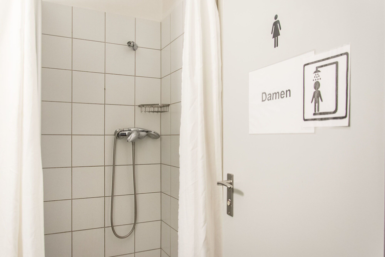 Bathroom 5, 1/2/sleep Hostel Nürnberg Messe, Nürnberg