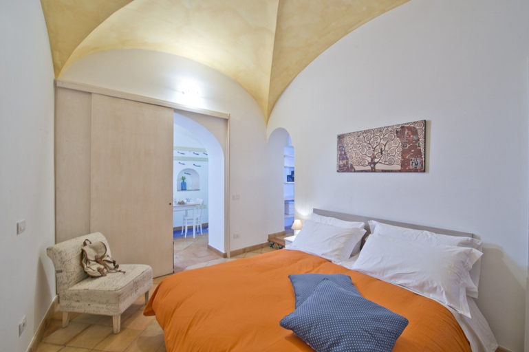 Others 4, Suite Malu', Salerno