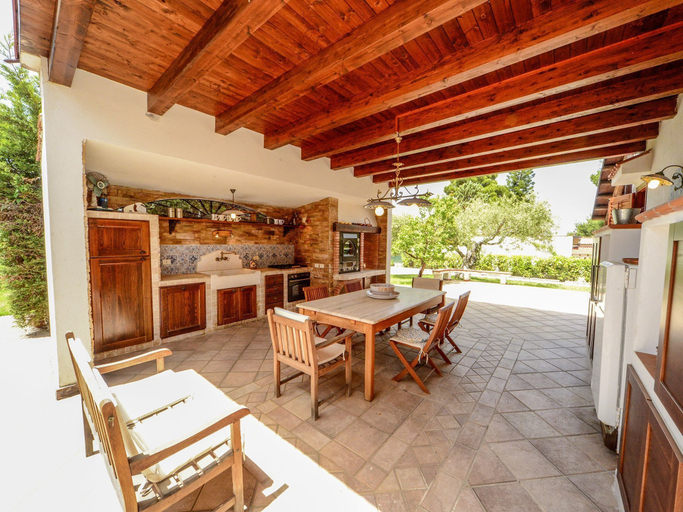 Others 5, Villa Le Magnolie, Palermo
