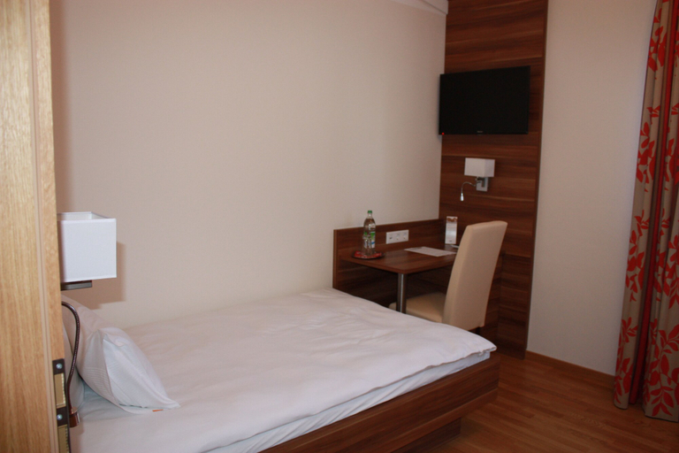 Bedroom 3, Boardinghaus Holledau Inn, Pfaffenhofen an der Ilm