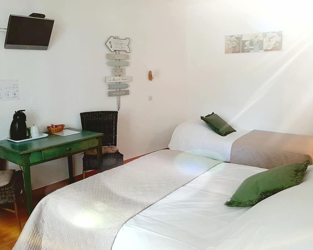 Bedroom 4, Hotel Restaurant Le Goût des Hôtes, Hérault