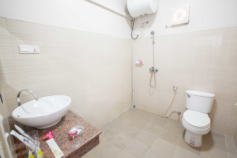 Bathroom 5, Hotel V.A.N, Yangon