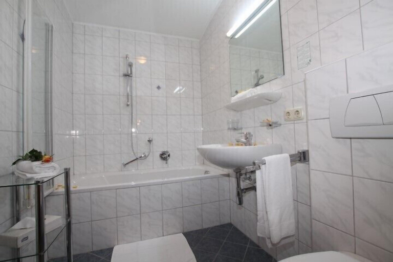 Bathroom 3, Hotel Sonne, Kitzbühel