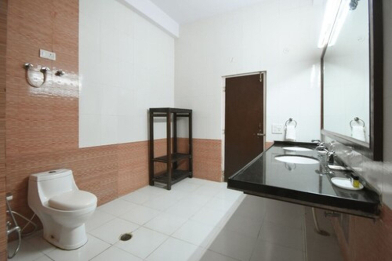 Bathroom 4, Satyam Palace Resort, Ajmer