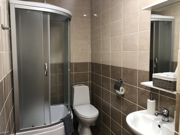 Bathroom 2, Flori Hotel, South-Eastern