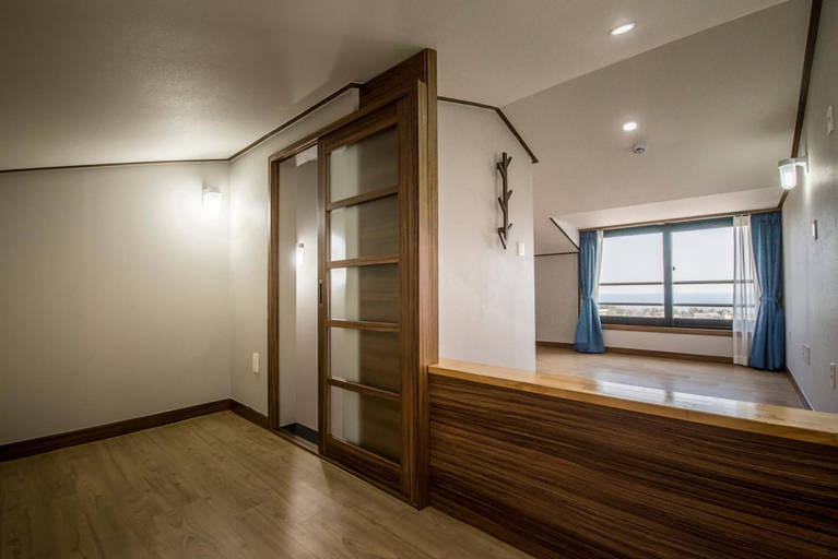 Others 4, W Ocean Pension, Seogwipo