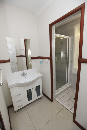 Bathroom 3, Across Country Motor Inn Dubbo, Dubbo - Pt A