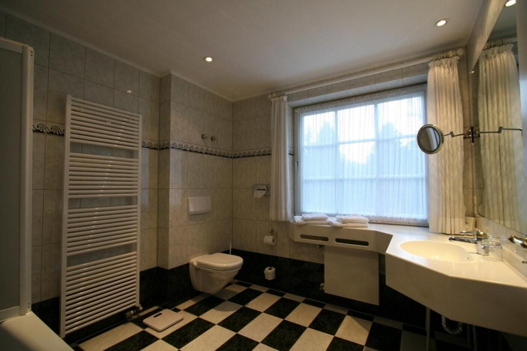 Bathroom 5, Park Hotel Am Schloss, Mayen-Koblenz