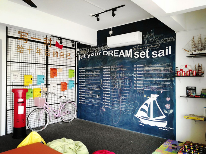 Roof Talk Theme Hostel, Johor Bahru