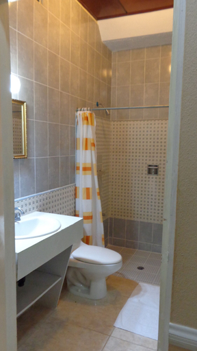 Bathroom 3, Hotel Villa Americana, Managua