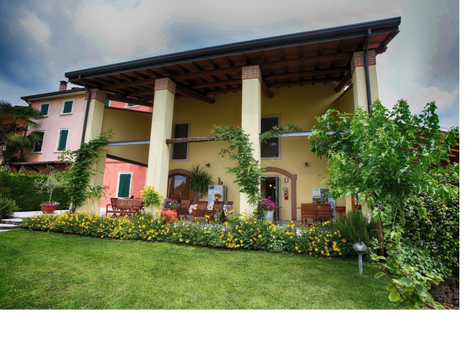 Exterior & Views 2, Agriturismo La Palazzina, Verona