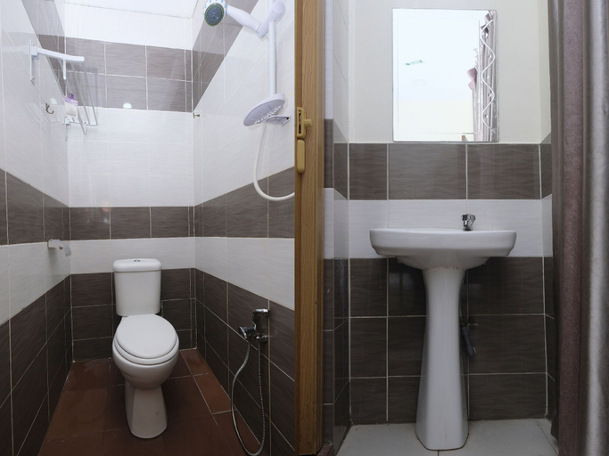 Bathroom 4, OYO 1104 Q Hotel, Temerloh
