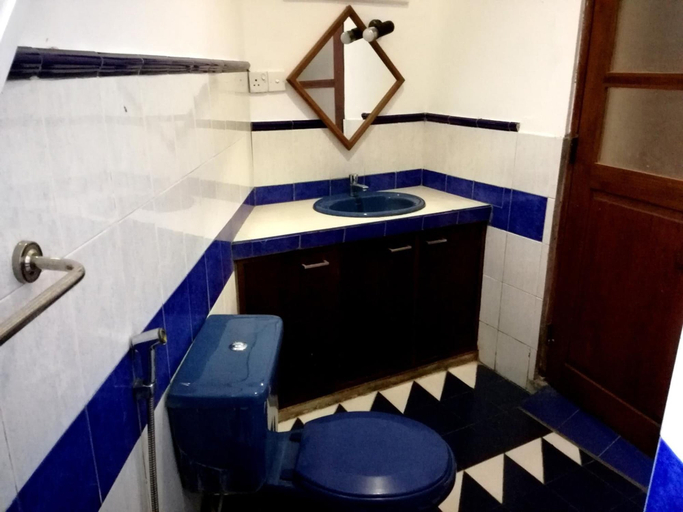 Bathroom 4, Hasara Guest House, Galle Four Gravets