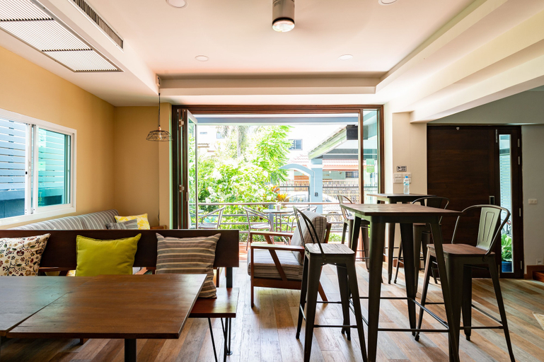 Food & Drinks 5, Maneeya Park Residence, Bang Na