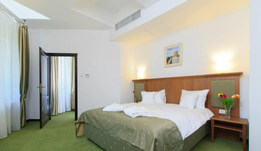 Bedroom 3, Hotel Palace, Prajila