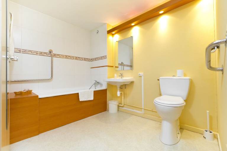 Bathroom 4, Inter-Hotel Prest'Hotel, Vosges