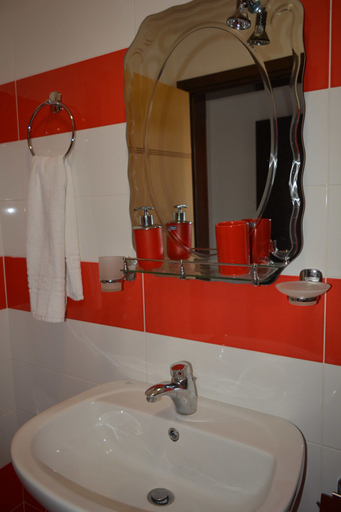 Bathroom 3, Sunilio Apartment, Pogradecit