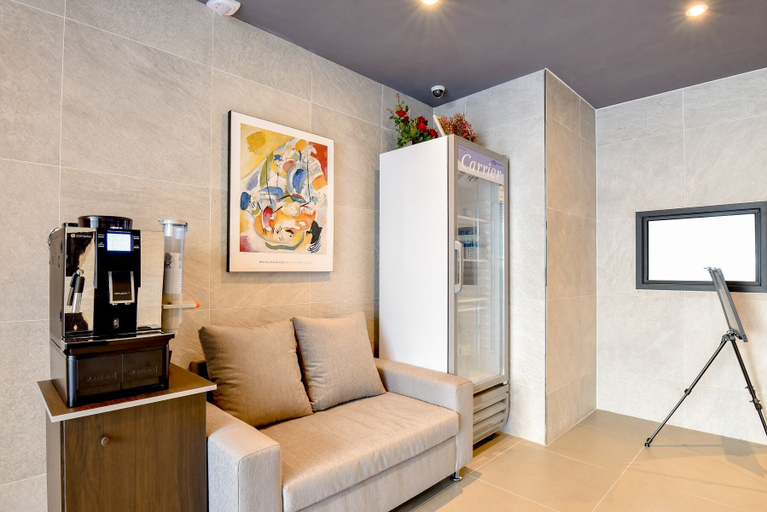 Others 5, Hotel Maison, Suyeong