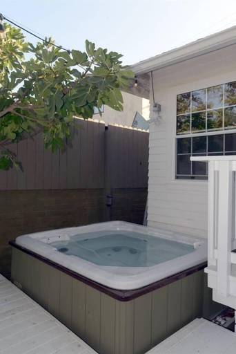 Sport & Beauty 4, Charming 2br/2ba Cottage - Close to the Beach, Los Angeles