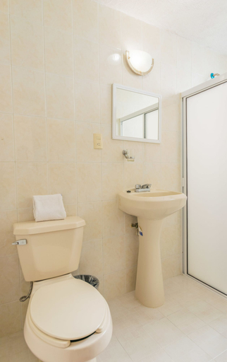 Bathroom 4, Suites Poliforum Inn, León