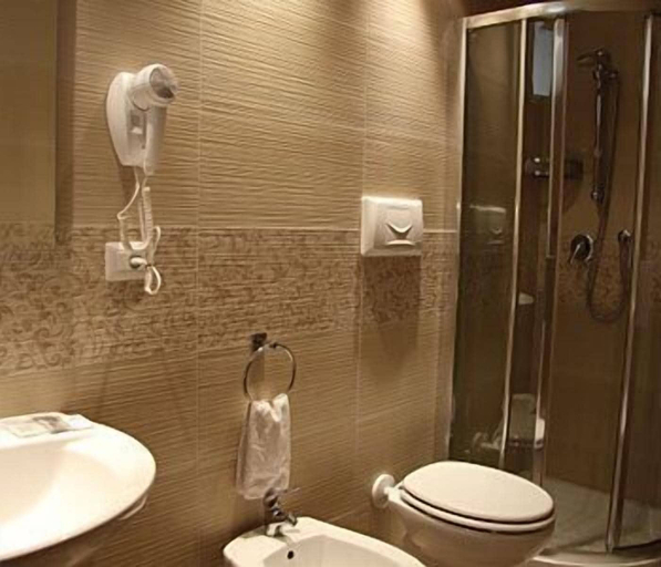 Bathroom 5, Hotel Impero, Rimini
