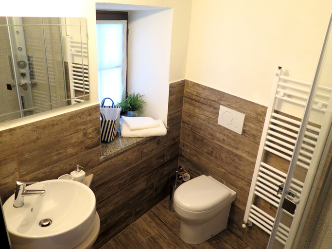 Bathroom 5, Maison de la Montagne, Aosta