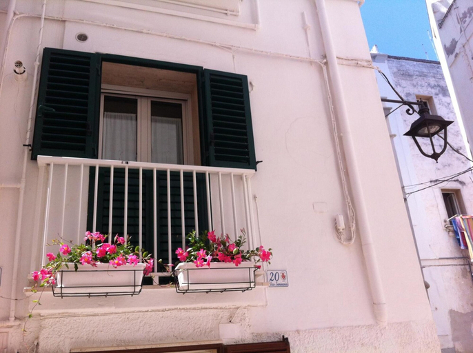 Exterior & Views 2, La torre e il mare, Bari