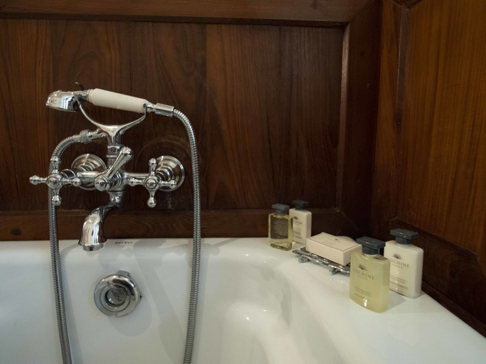 Bathroom 5, Le Colonial 1506, Ernakulam
