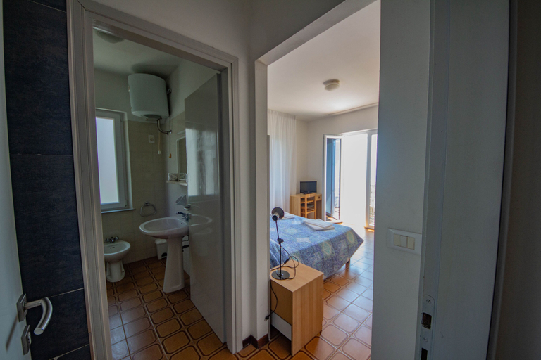 Bathroom 4, Hotel Calipso, Udine
