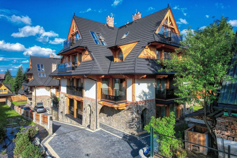 Exterior & Views
