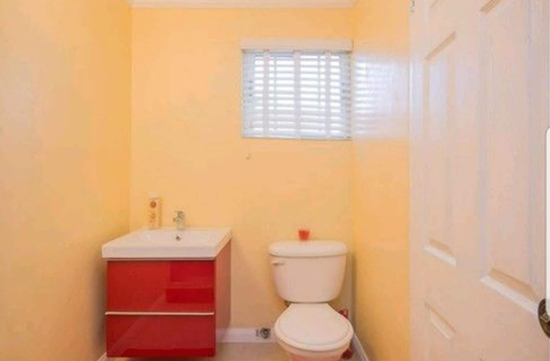 Bathroom 3, PentwoodatKingston8