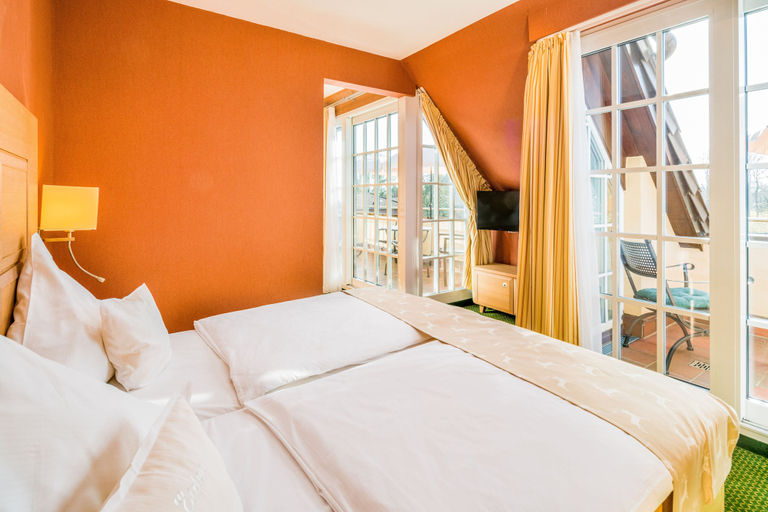 Bedroom 3, Romantik Hotel Jagdhaus Eiden am See, Ammerland