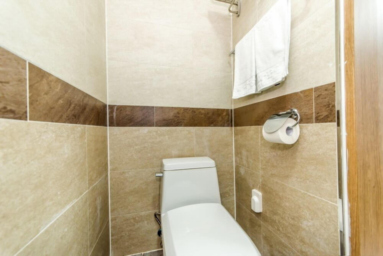 Bathroom 4, Sea & Wave Pension, Seogwipo