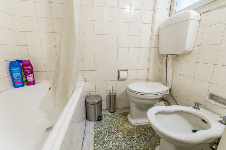 Bathroom 4, Victoria Queens Paradise Apartments, Attica