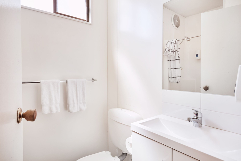 Bathroom 4, Lorne Foreshore Caravan Park, Surf Coast - West
