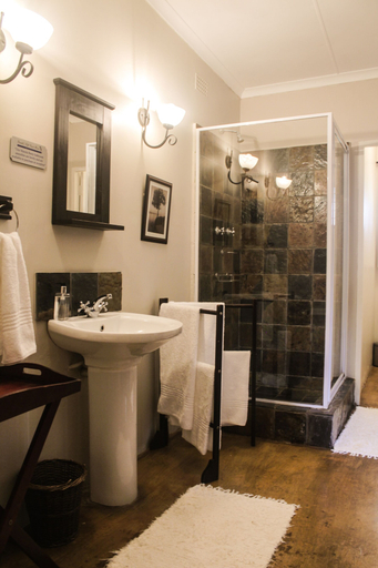 Bathroom 5, Gerald's Gift Guest House, Cacadu