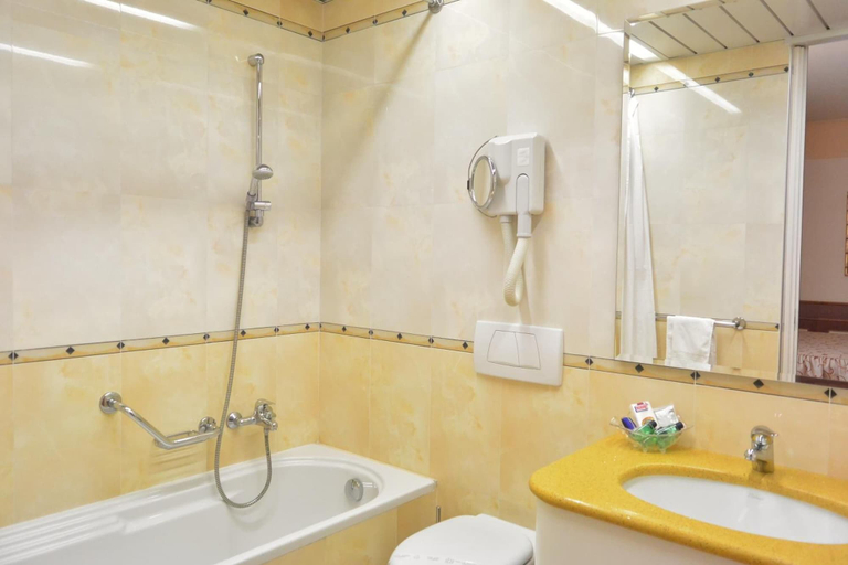 Bathroom 4, Hotel Melas, Lecco