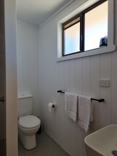 Bathroom 5, Great Lake Hotel, Central Highlands
