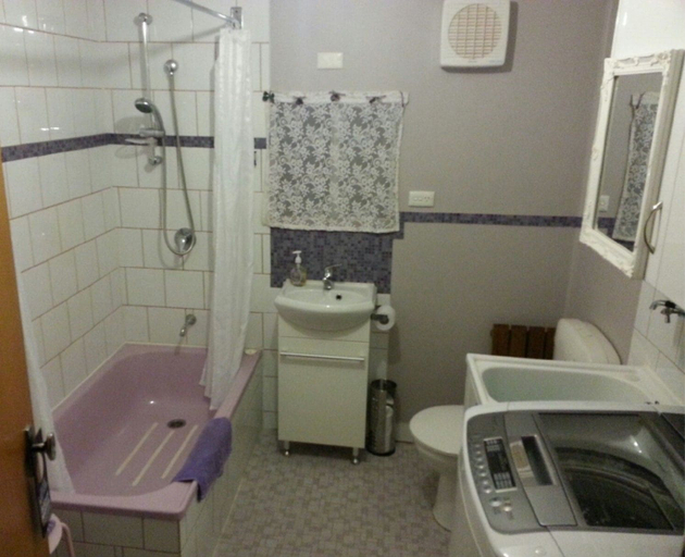 Bathroom 4, Underground Bed and Breakfast, Coober Pedy