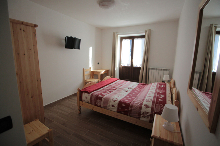 Bedroom 4, Al Foiron, Hautes-Alpes