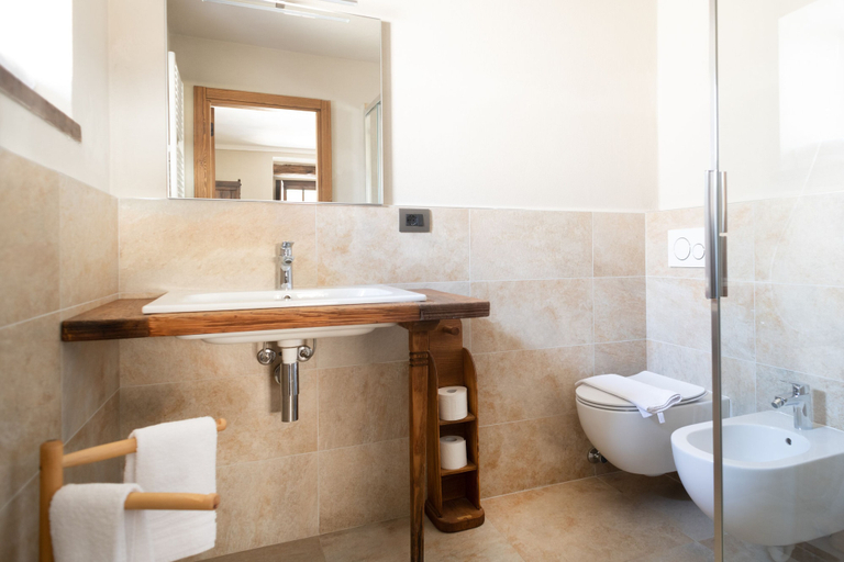 Bathroom 3, Albergo Locanda Mistral, Cuneo