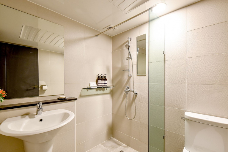 Bathroom 4, Hotel Maison, Suyeong