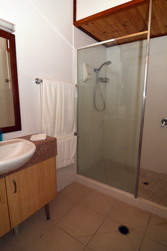 Bathroom 4, Island Magic Resort, Malorua