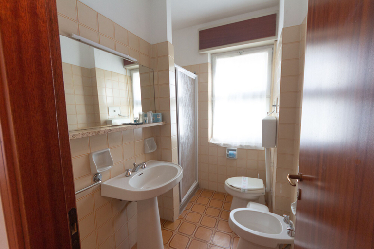 Bathroom 4, Hotel Calipso, Udine