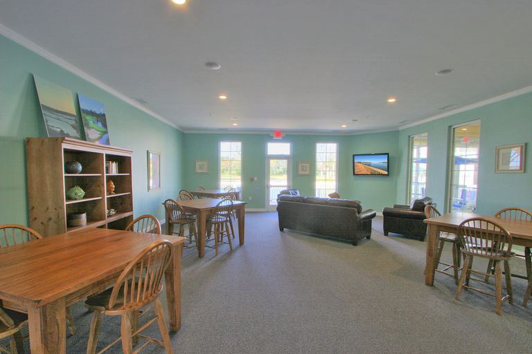 Food & Drinks, Bluewater Resort & Marina by Spinnaker Resorts, Beaufort